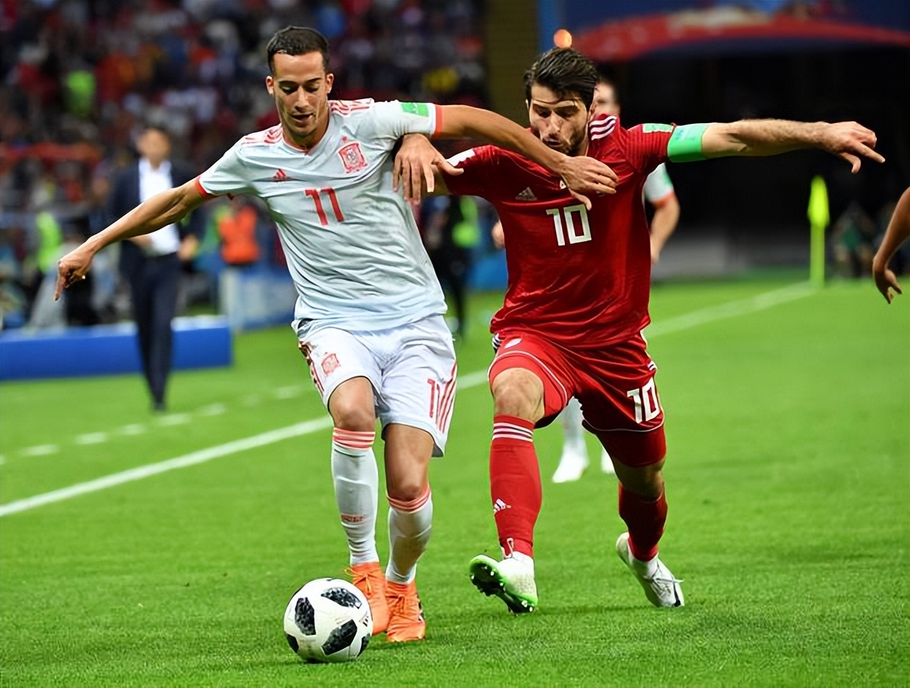 包含尤文图斯迎亚冠关键赛；今夜防线松动；媒体盛赞；阵容厚度经受考验的词条