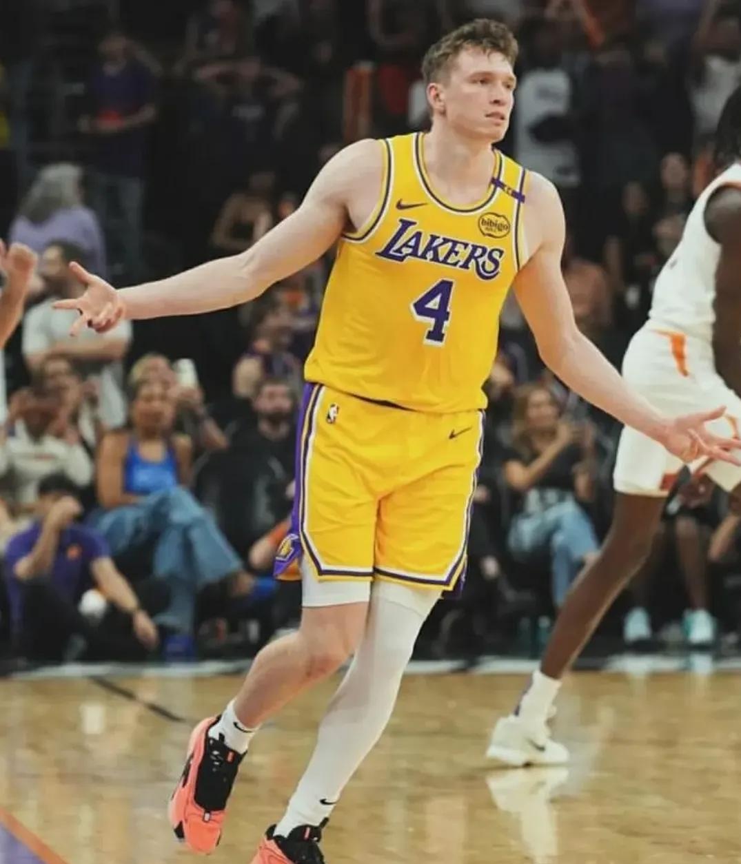 包含洛杉矶湖人迎全明星赛关键赛，今晚内部沟通，更衣室稳定，数据趋势出现新变化的词条